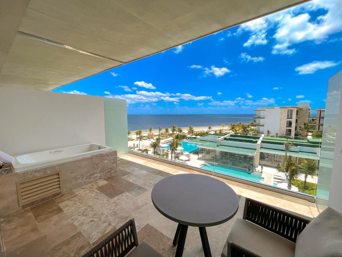 Alfredo V. Bonfil Haven Riviera Cancun (Adults Only) מראה חיצוני תמונה Oceanfront view from a suite at the Grand at Moon Palace