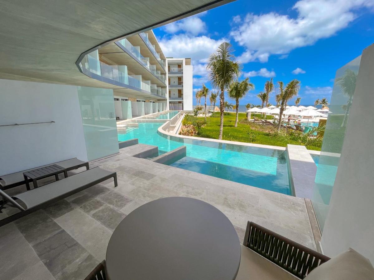 Alfredo V. Bonfil Haven Riviera Cancun (Adults Only) מראה חיצוני תמונה View from a swim-up room at the Grand Palladium Costa Mujeres Resort & Spa