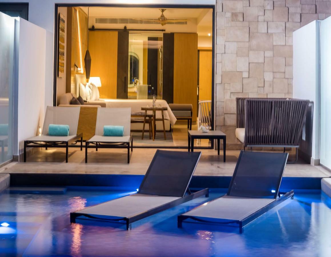 Alfredo V. Bonfil Haven Riviera Cancun (Adults Only) מראה חיצוני תמונה A pool villa at the hotel